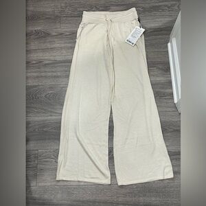 Lululemon In Comfort Pants - White - Size 6